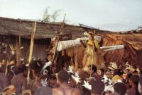 Upacara Adat Suku Asmat Upacara Adat Suku Asmat