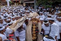 Mengikuti Nama Upacara Keagamaan Hindu